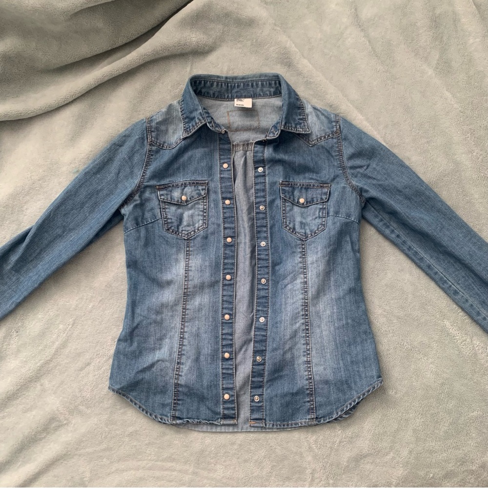 H&M size 4 button up top